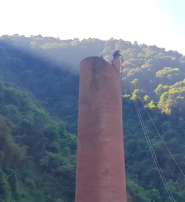 煙囪拆除的幾種常見方式：技術(shù)、安全與環(huán)保的博弈